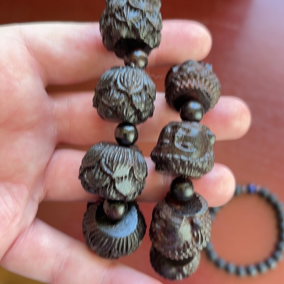 Carved wood peaceful Buddha face Bracelet - Picture 6 of 6